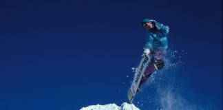 jak vozit snowboard na střeše