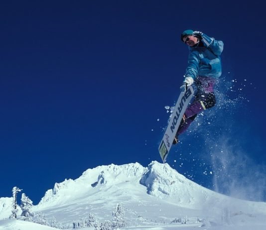 jak vozit snowboard na střeše